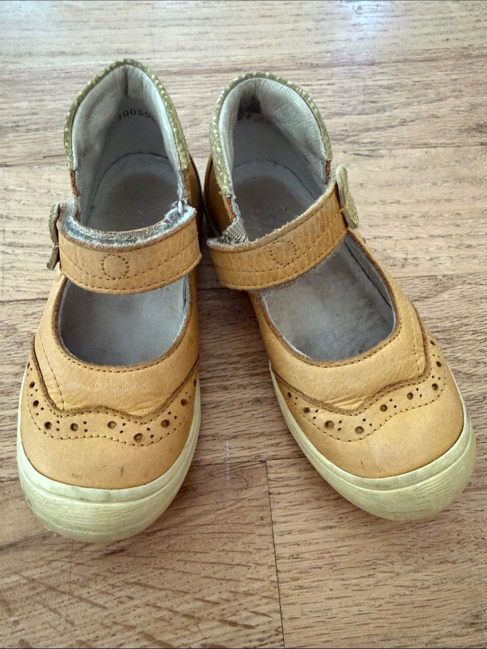 FRODDO Yellow Mary Jane Shoes with Strap little girls Size EUR 26